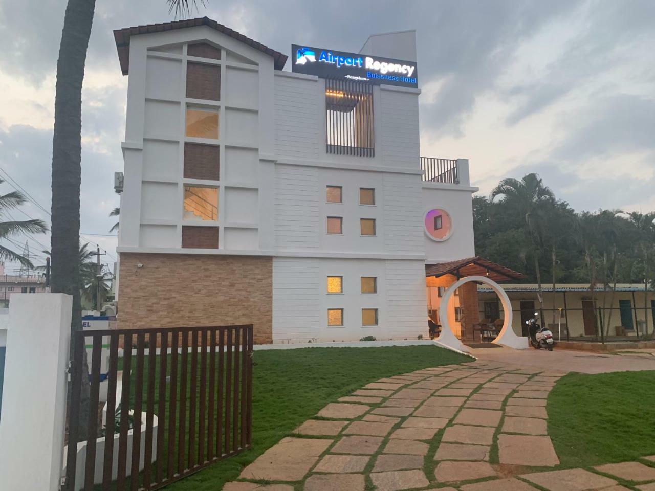 Airport Regency Hotel Devanahalli Exterior foto